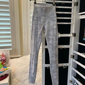 BRAND NEW Lululemon White Camo Align Leggings